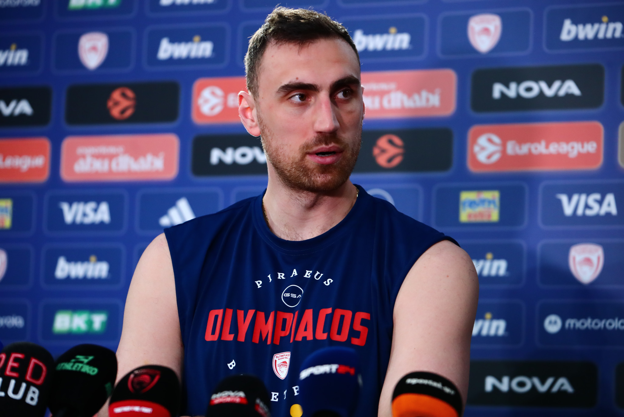 Μιλουτίνοφ: «Να ξεχάσουμε το πρώτο ματς - Τιμή να φωνάζει ο κόσμος το όνομα μου»