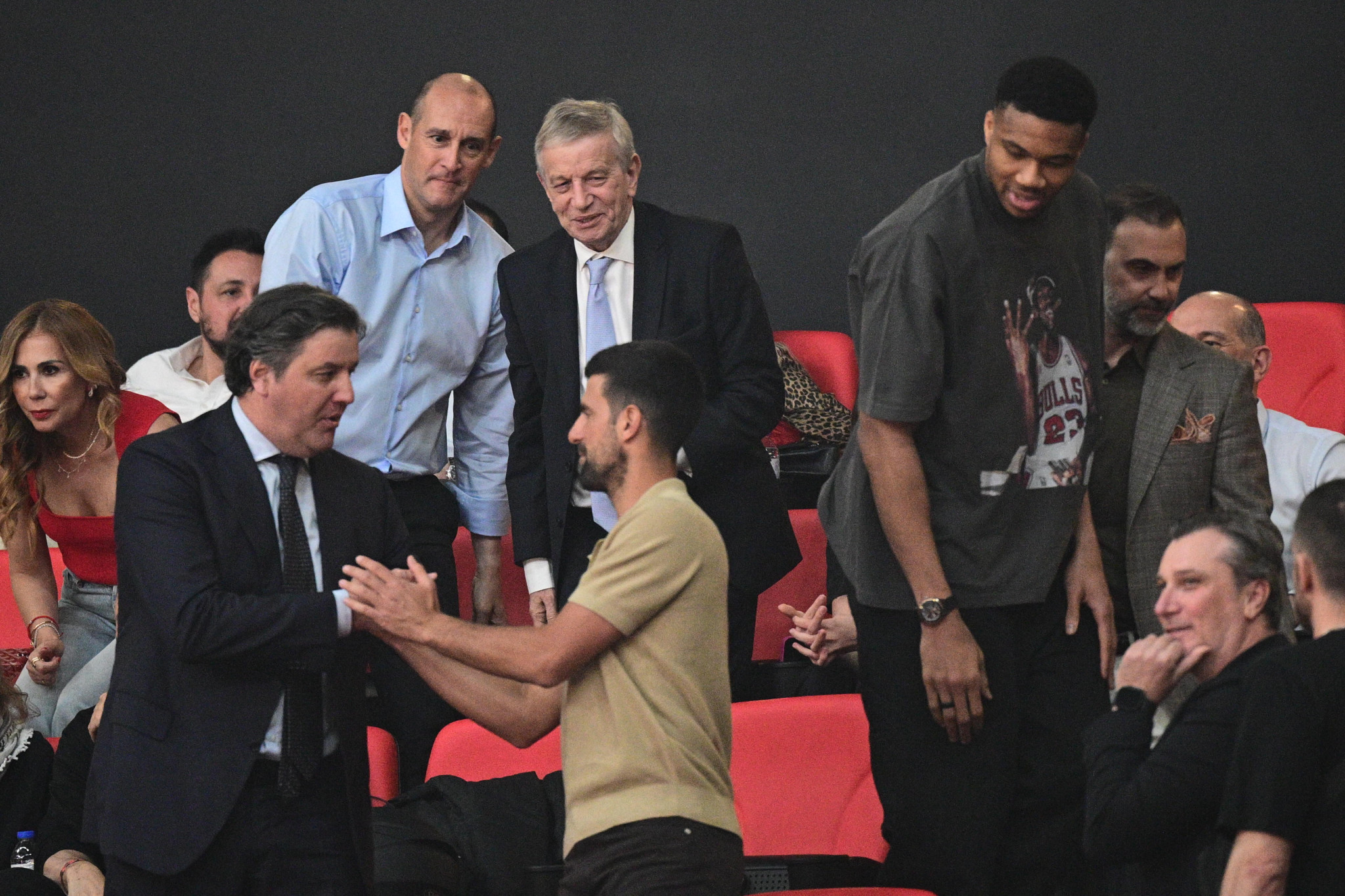 Ο Αντετοκούνμπο θα δει Ολυμπιακό μαζί με Τζόκοβιτς και Μποντιρόγκα - Στο ΣΕΦ και οι τρεις για το Game 2