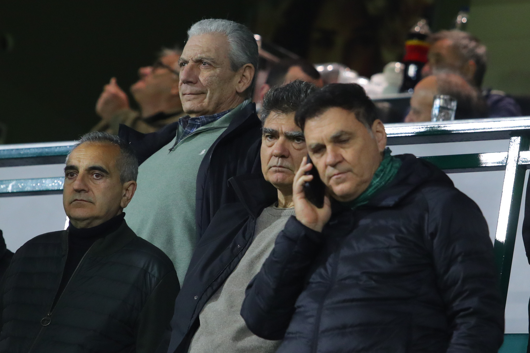 Ποιοι κάθονται δίπλα στον Γιάννη Βαρδινογιάννη στη Λεωφόρο