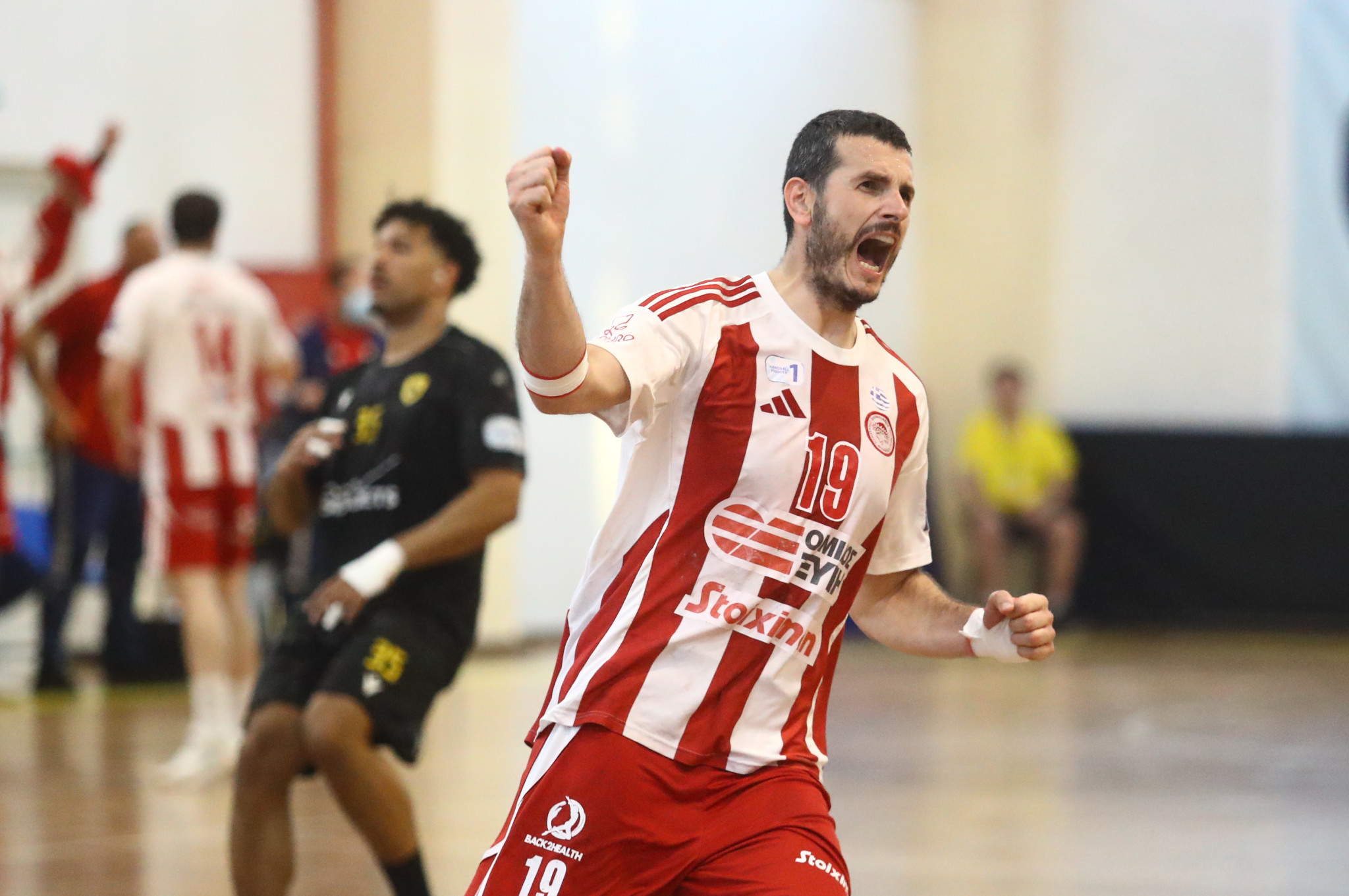 Ο Ολυμπιακός απάντησε στα break και ισοφάρισε σε 1-1 τους τελικούς με την ΑΕΚ