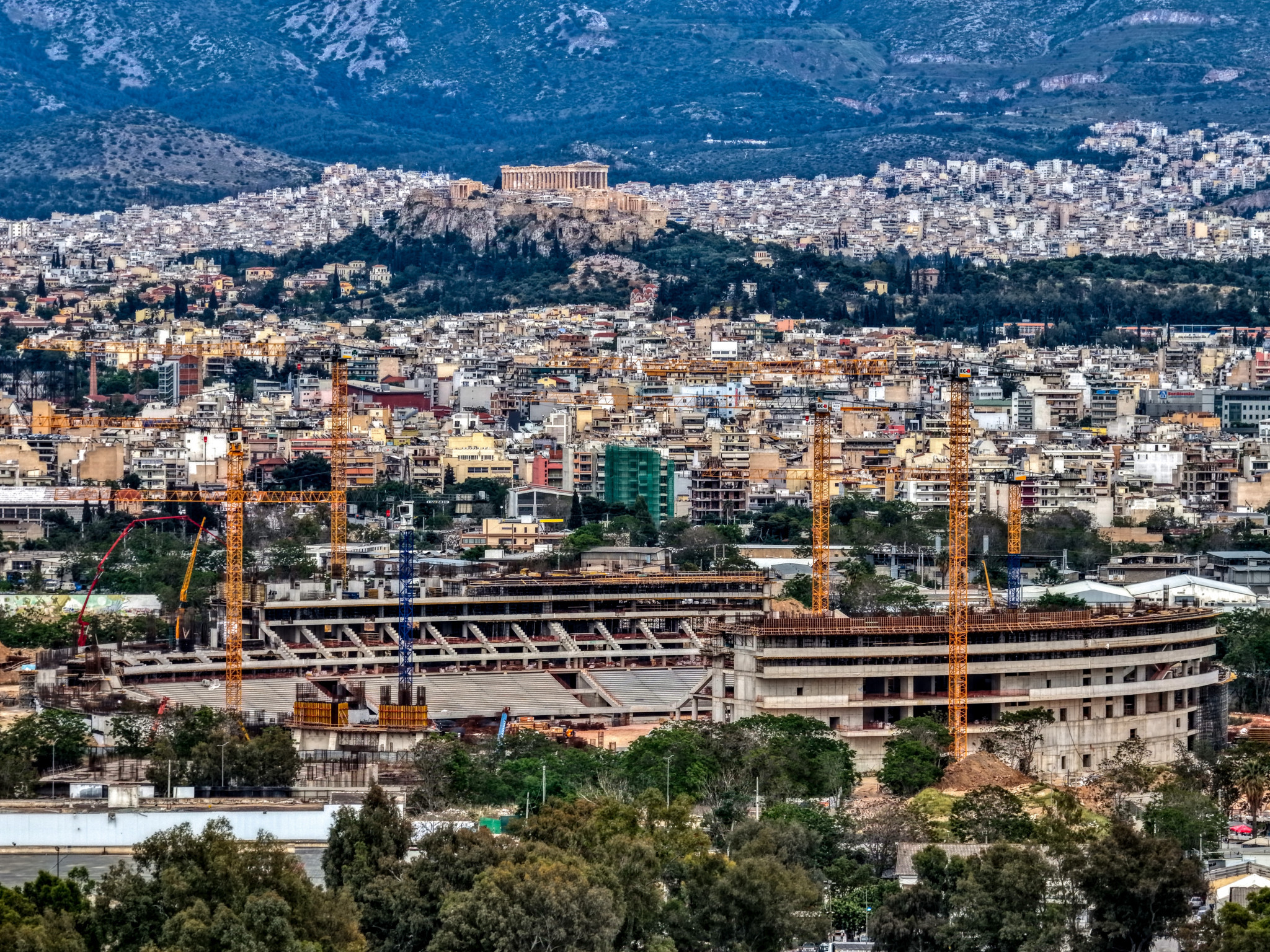«Με φόντο την Ακρόπολη»: Νέες εντυπωσιακές φωτογραφίες από τις εργασίες στον Βοτανικό
