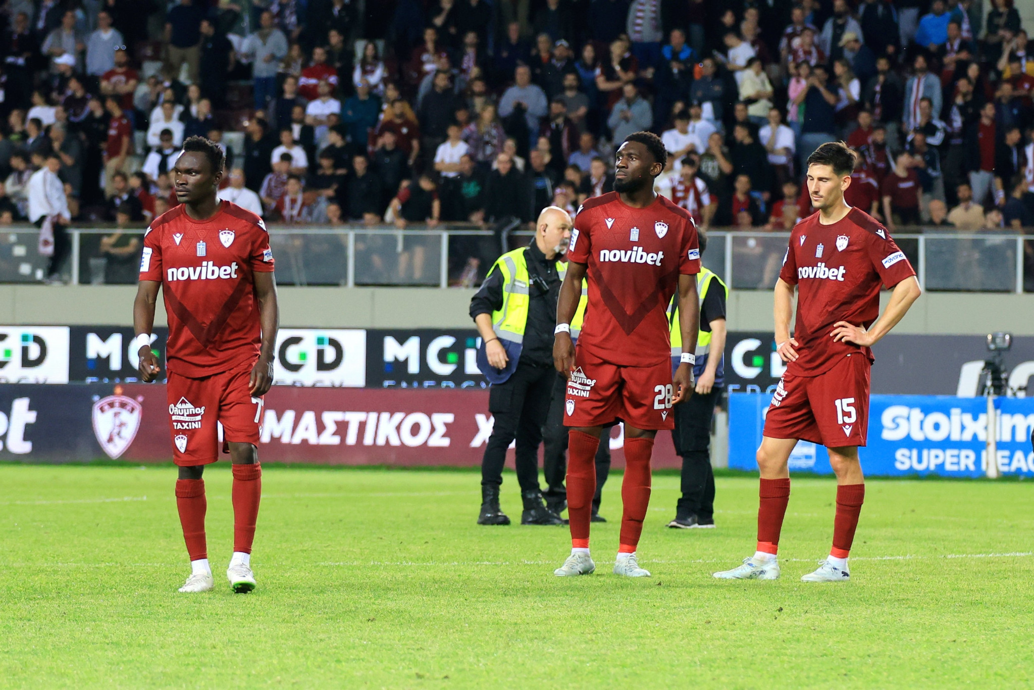 Αποδοκιμασίες και συνθήματα κατά της διοίκησης της ΑΕΛ Novibet - Σύρραξη στο φινάλε! (video)