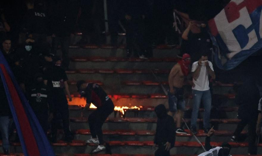 Πανικός σε ματς Libertadores στην Κολομβία - Ντου των οπαδών και διακοπή (video)