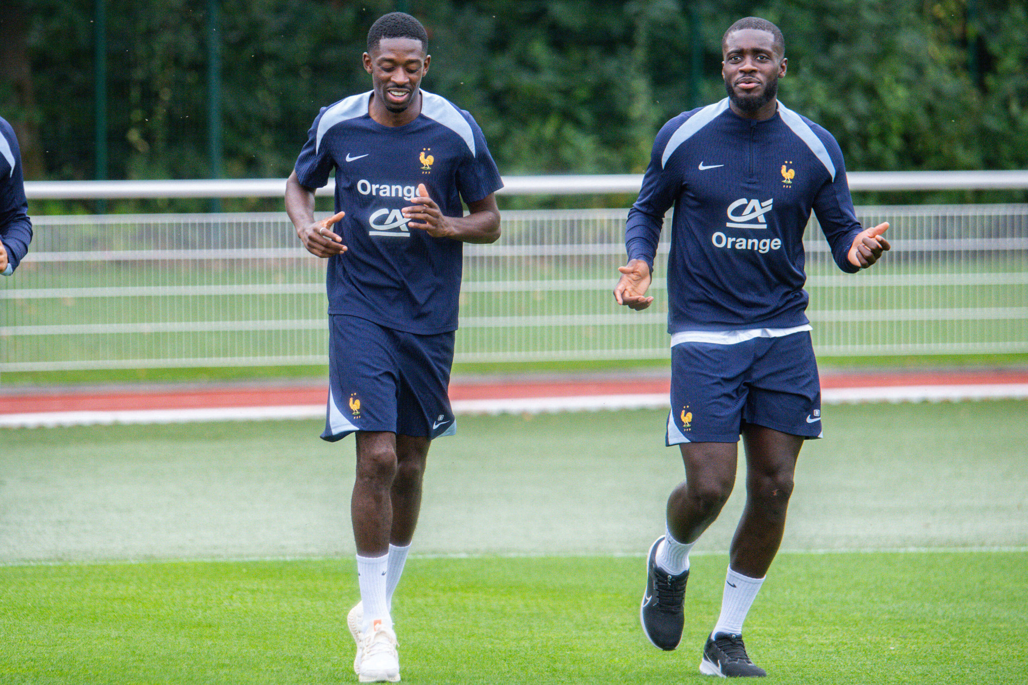 Ο Ουσμάν και ο Νταγιό, δυο παιδιά που έπαιζαν μπάλα στα τσιμέντα του Εβρέ