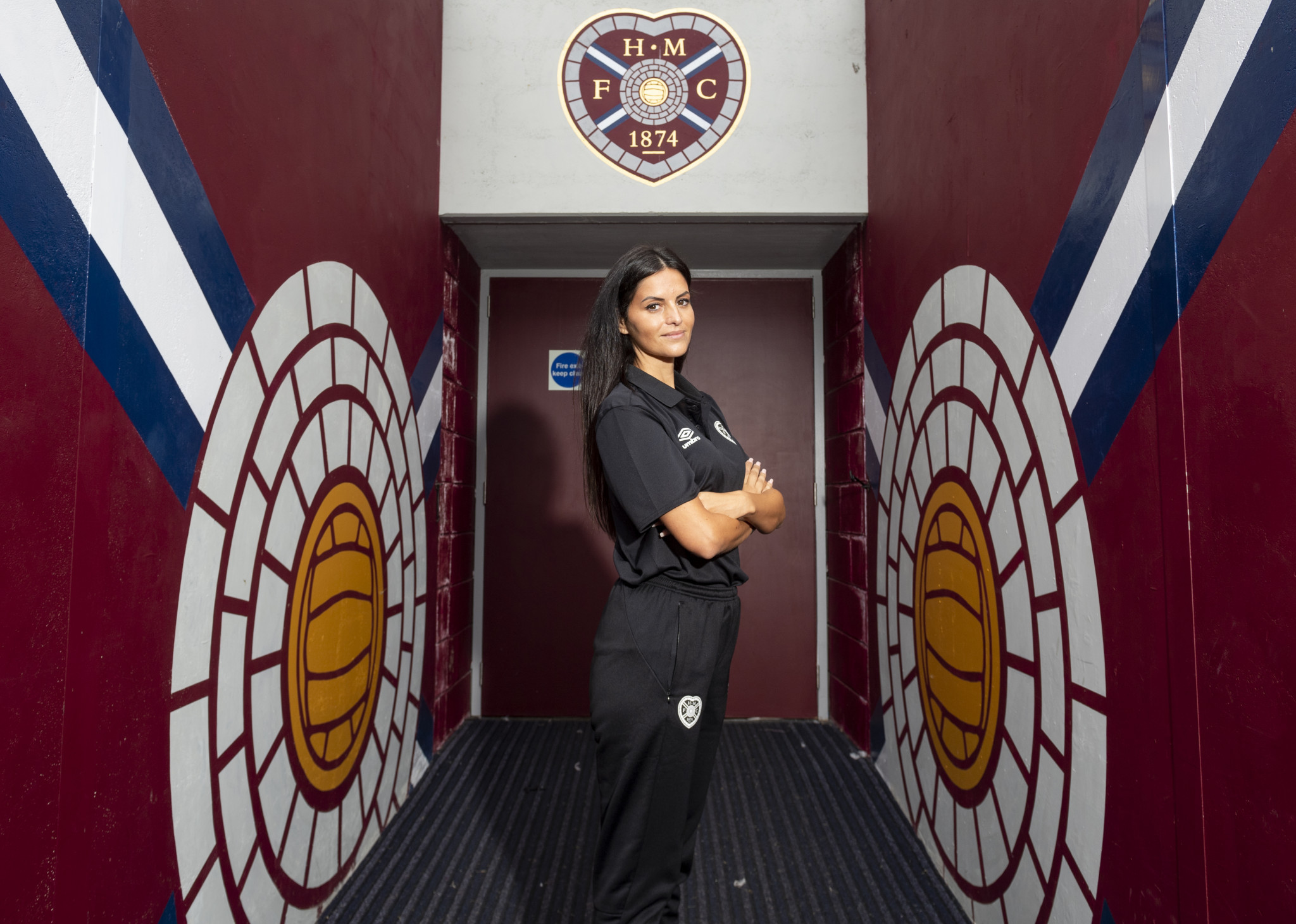 Μια Ισπανίδα οδηγεί την ομάδα της στον πιο… αναπάντεχο τίτλο του ευρωπαϊκού ποδοσφαίρου