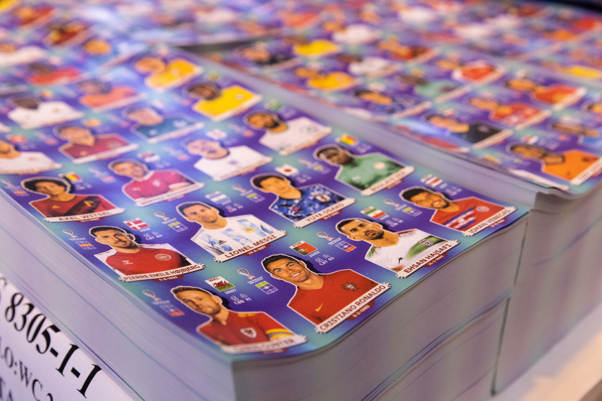 Οι συλλέκτες αυτοκόλλητων Panini μπροστά σε μια πρόκληση - Πόσο θα στοιχήσει το άλμπουμ του Μουντιάλ