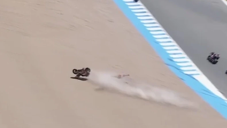 Τρομακτικό ατύχημα για τον Μαρκ Μάρκεθ - Κόπηκε στα δύο η Ducati του (video)