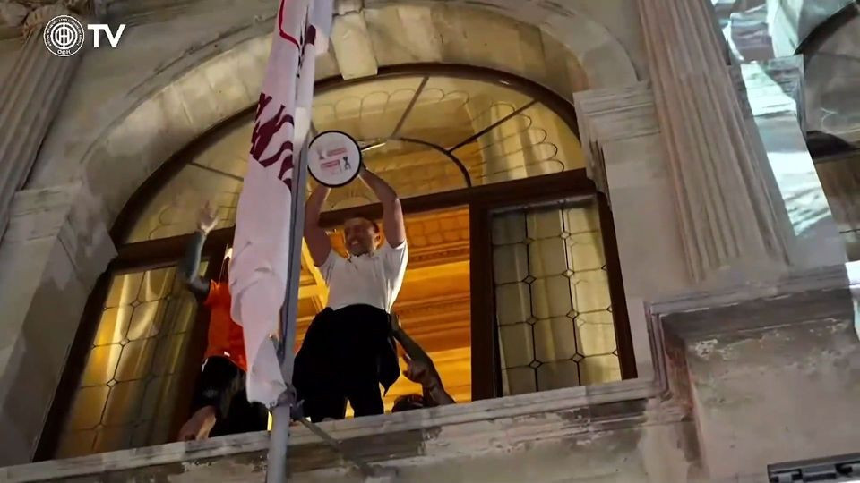 Ο Χρήστος Κόντης σήκωσε το τρόπαιο του Κυπέλλου Ελλάδας Betsson στο Δημαρχείο του Ηρακλείου (video)