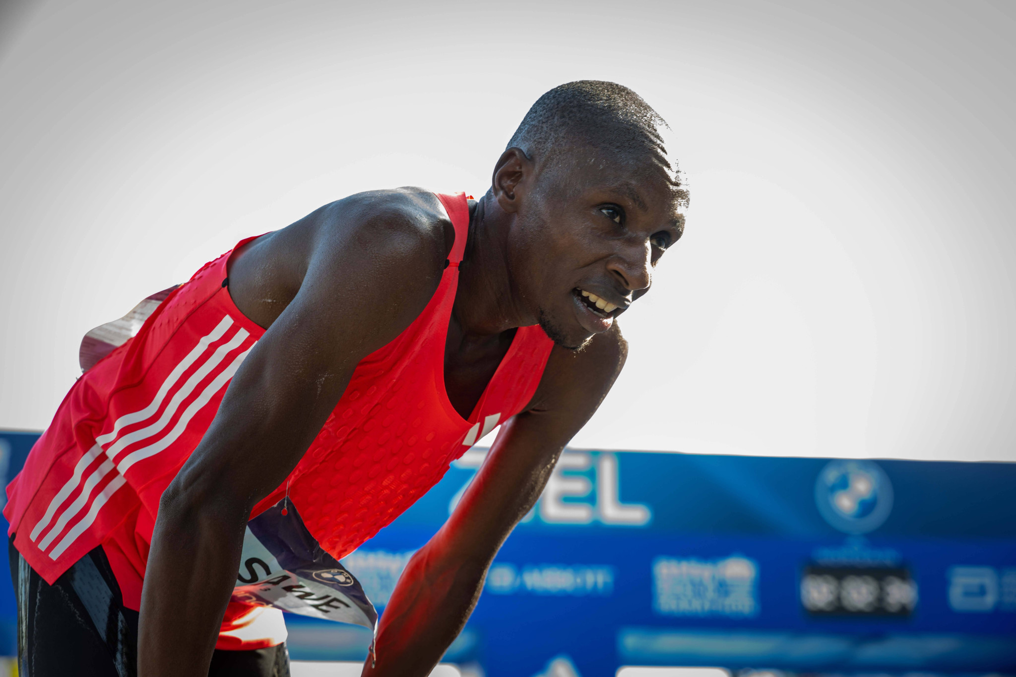 Αδιανόητο παγκόσμιο ρεκόρ στον μαραθώνιο - Ο Σάγουε ο πρώτος κάτω από τις δύο ώρες