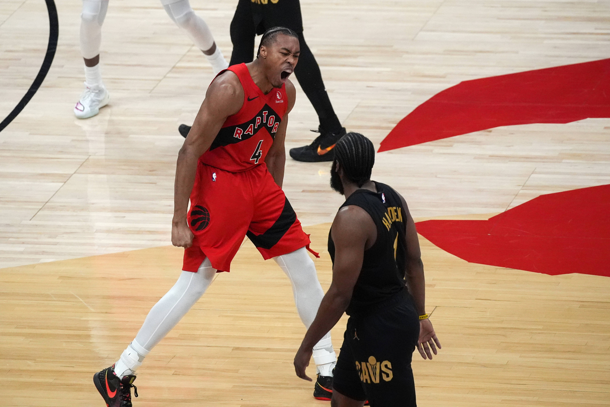 Θρίλερ σε... ρυθμούς EuroLeague στο Τορόντο: Οι Ράπτορς ισοφάρισαν τη σειρά με τους Καβαλίερς