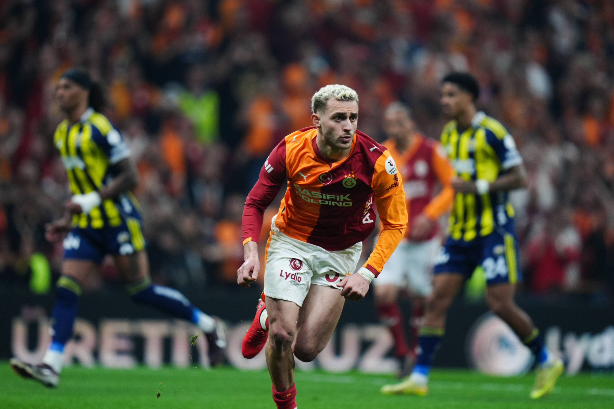 Αφεντικό η Γαλατασαράι - Κέρδισε τη Φενέρμπαχτσε και αγκάλιασε τον τίτλο