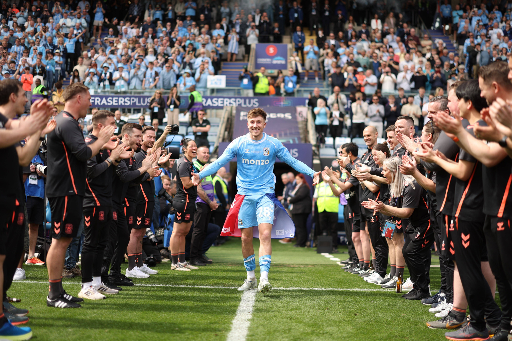 Το 2013 ορκίστηκε στην Κόβεντρι «αιώνια πίστη», σύντομα θα αγωνίζεται μαζί της στην Premier League