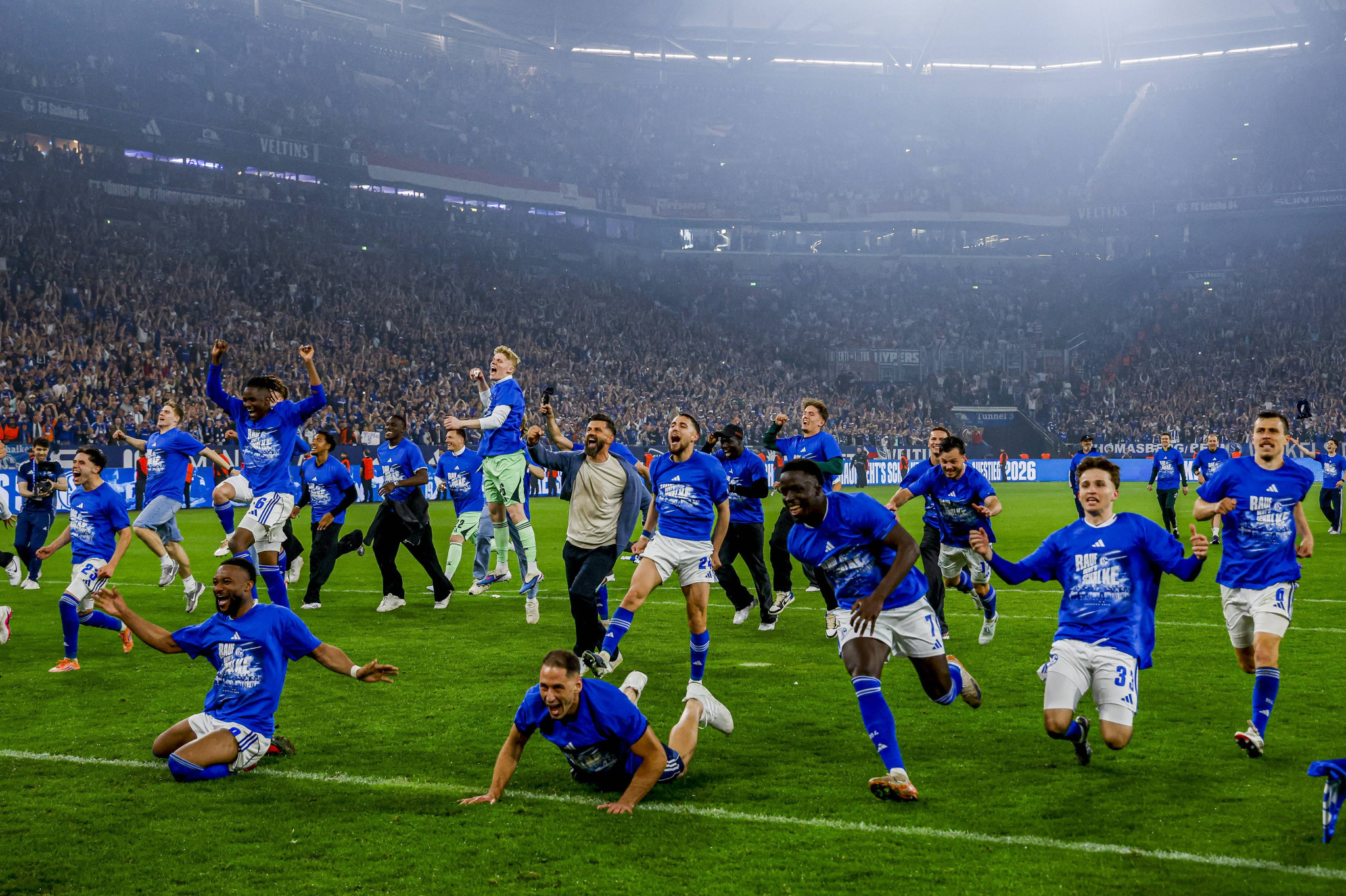 Η Σάλκε επέστρεψε στην Bundesliga μετά από τρία χρόνια (video)
