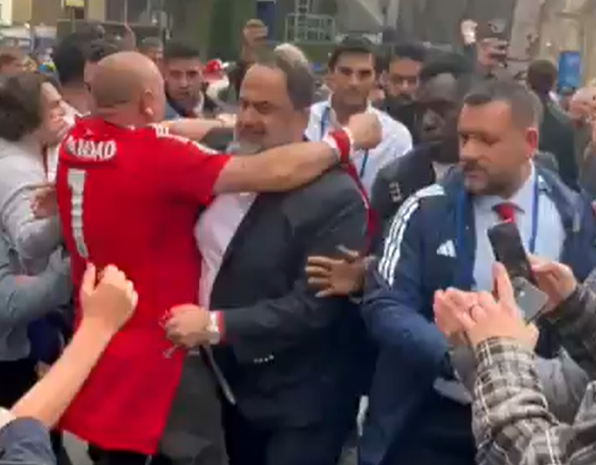Ο Μαρινάκης αποθεώθηκε από τον κόσμο της Νότιγχαμ Φόρεστ! (video)