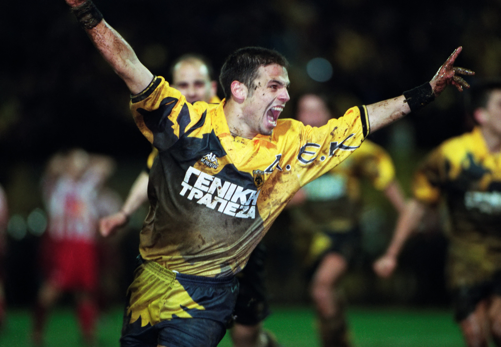 Στο Μουσείο της ΑΕΚ η λασπωμένη φανέλα του Ντέμη από το ιστορικό ντέρμπι με τον Ολυμπιακό το 1997 (photo)