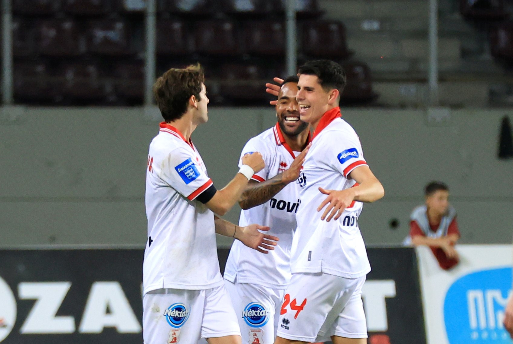 Αλύγιστος ο Πανσερραϊκός, πέρασε από τη Λάρισα και «βύθισε» την ΑΕΛ Novibet