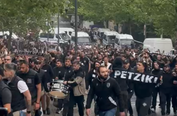 Ο κόσμος του ΠΑΟΚ έφτασε στην «Bilbao Arena» με πορεία (video)