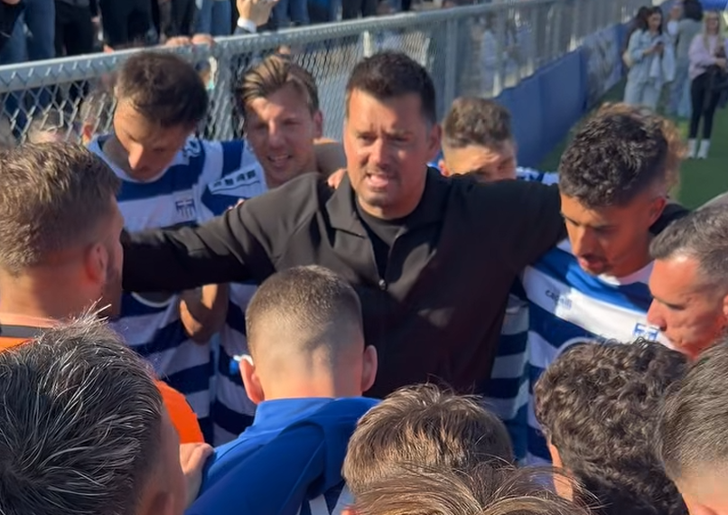 «Είστε μάγκες, γράψατε ιστορία»: Η τελευταία συγκινητική ομιλία του Χριστοφιλέα στους παίκτες της Ελλάς Σύρου