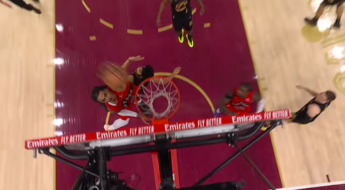 Ο ρούκι που «έκλεψε» την παράσταση: Ο Κόλιν Μάρεϊ-Μπόιλς «πέταξε» στο καλάθι των Καβαλίερς (video)