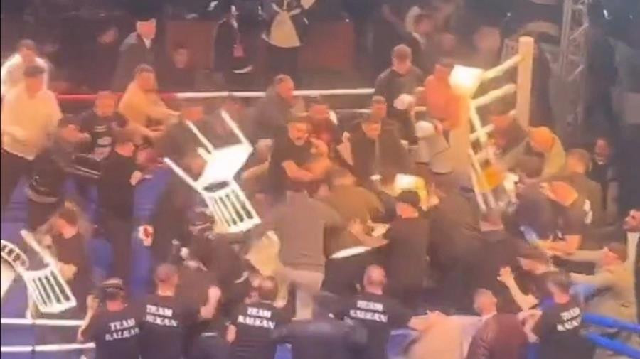 Χάος σε αγώνα μποξ στην Τουρκία: Θεατές πέταξαν καρέκλες και ξυλοκόπησαν Ρώσο πυγμάχο (video)