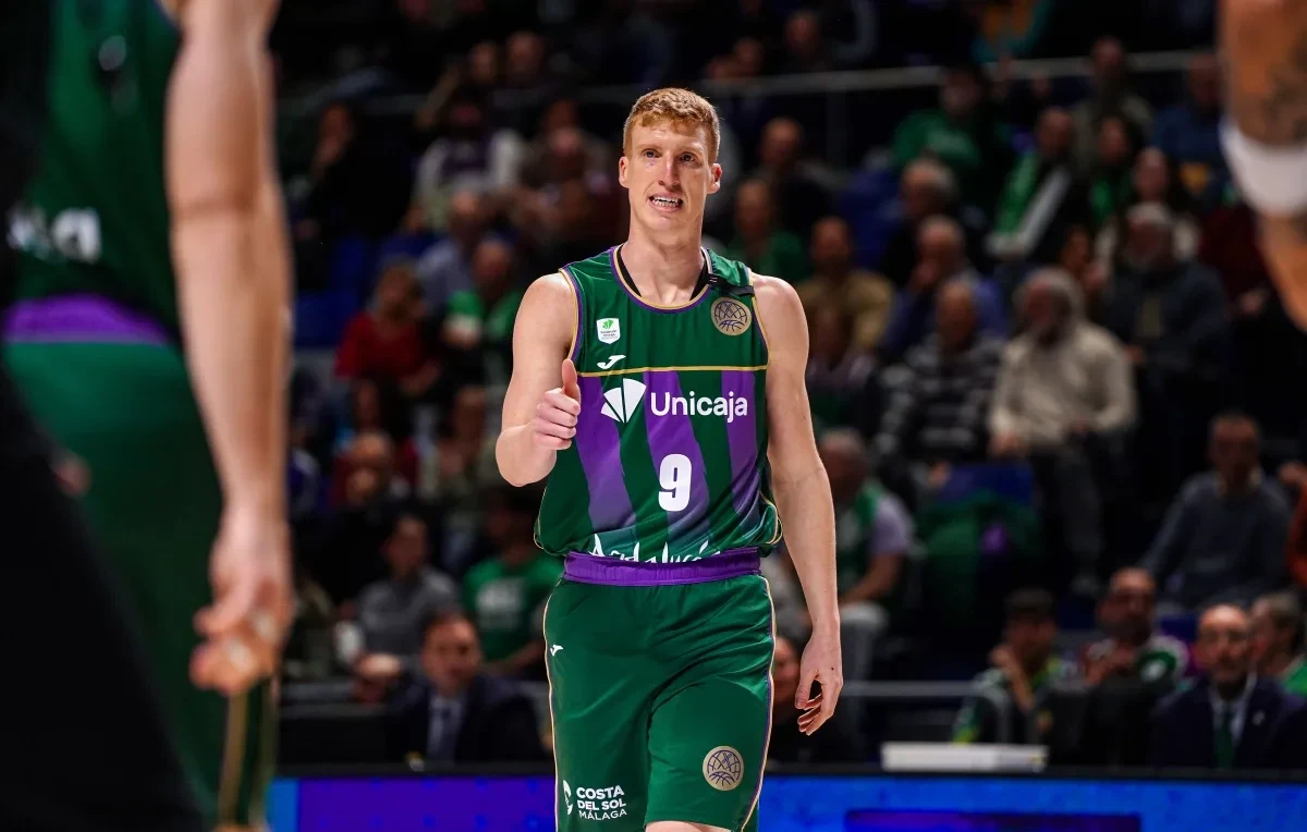 Απρόοπτο στη Μάλαγα - Έσπασε το δάχτυλο του ο Ντίαθ πριν το ματς με την ΑΕΚ