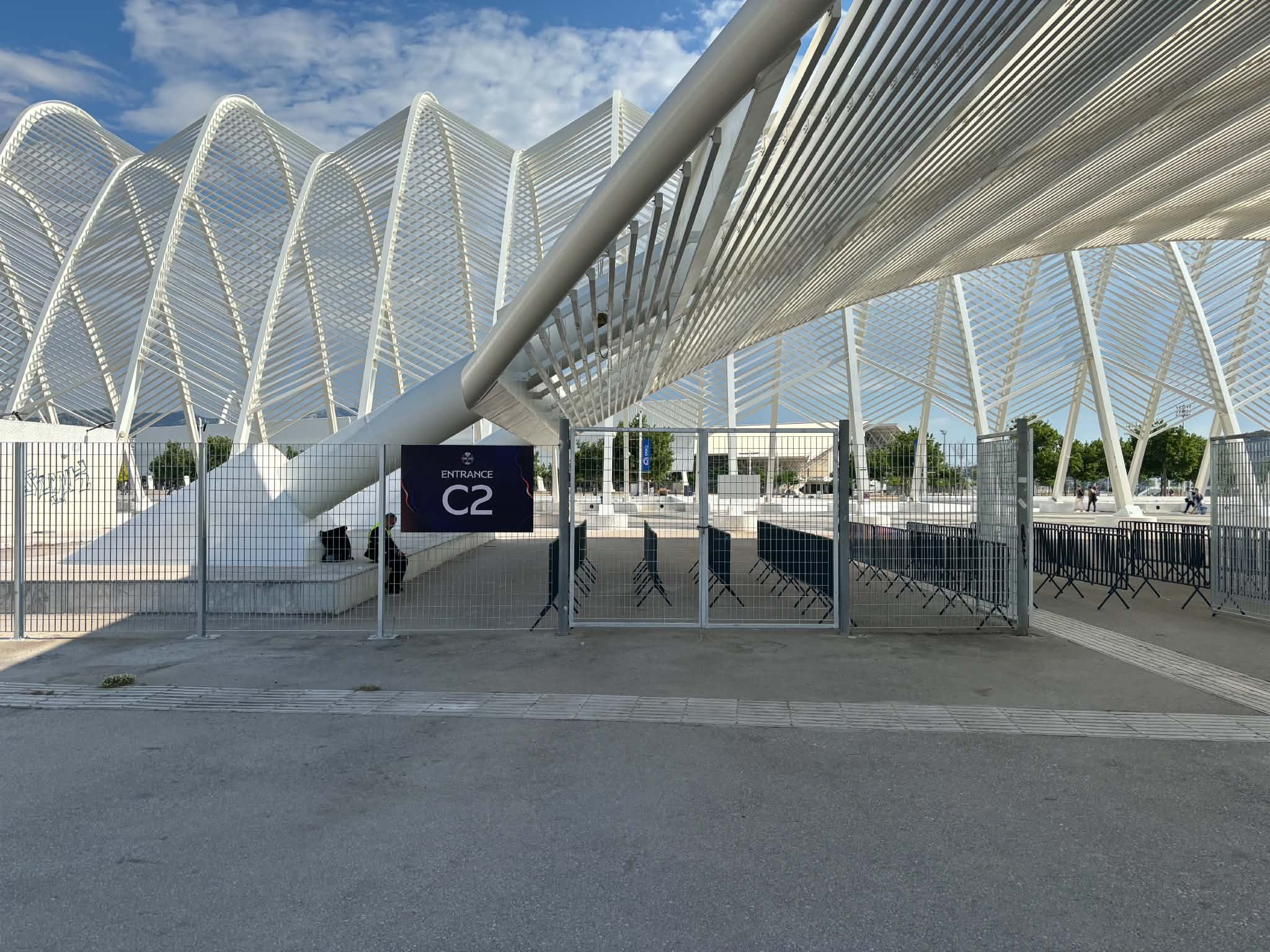 Αυτή είναι η είσοδος των φίλων του Ολυμπιακού που θα φτάσουν με τον ηλεκτρικό (video)