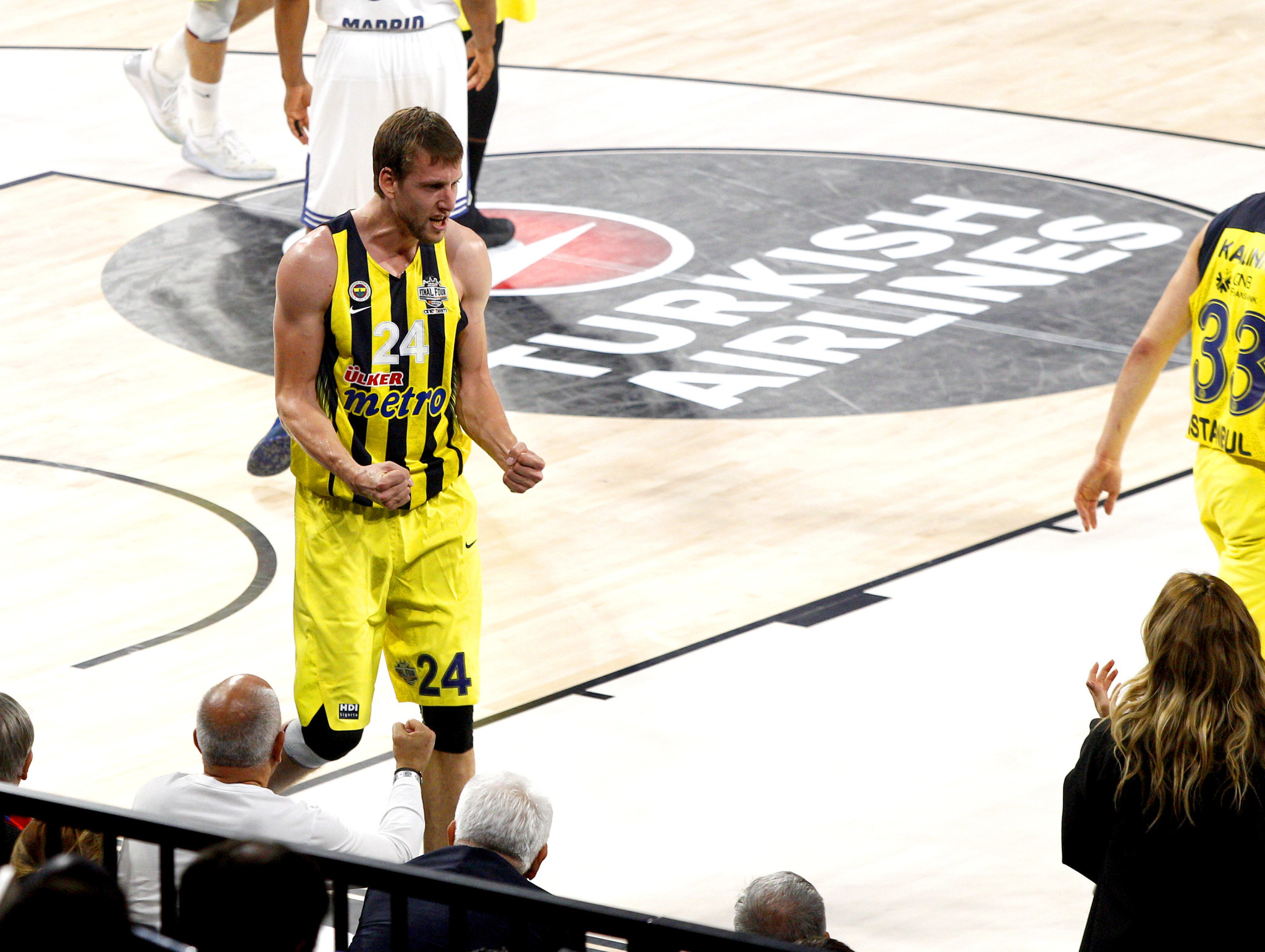 Το αφιέρωμα της EuroLeague στην καριέρα του Γιαν Βέσελι (video)