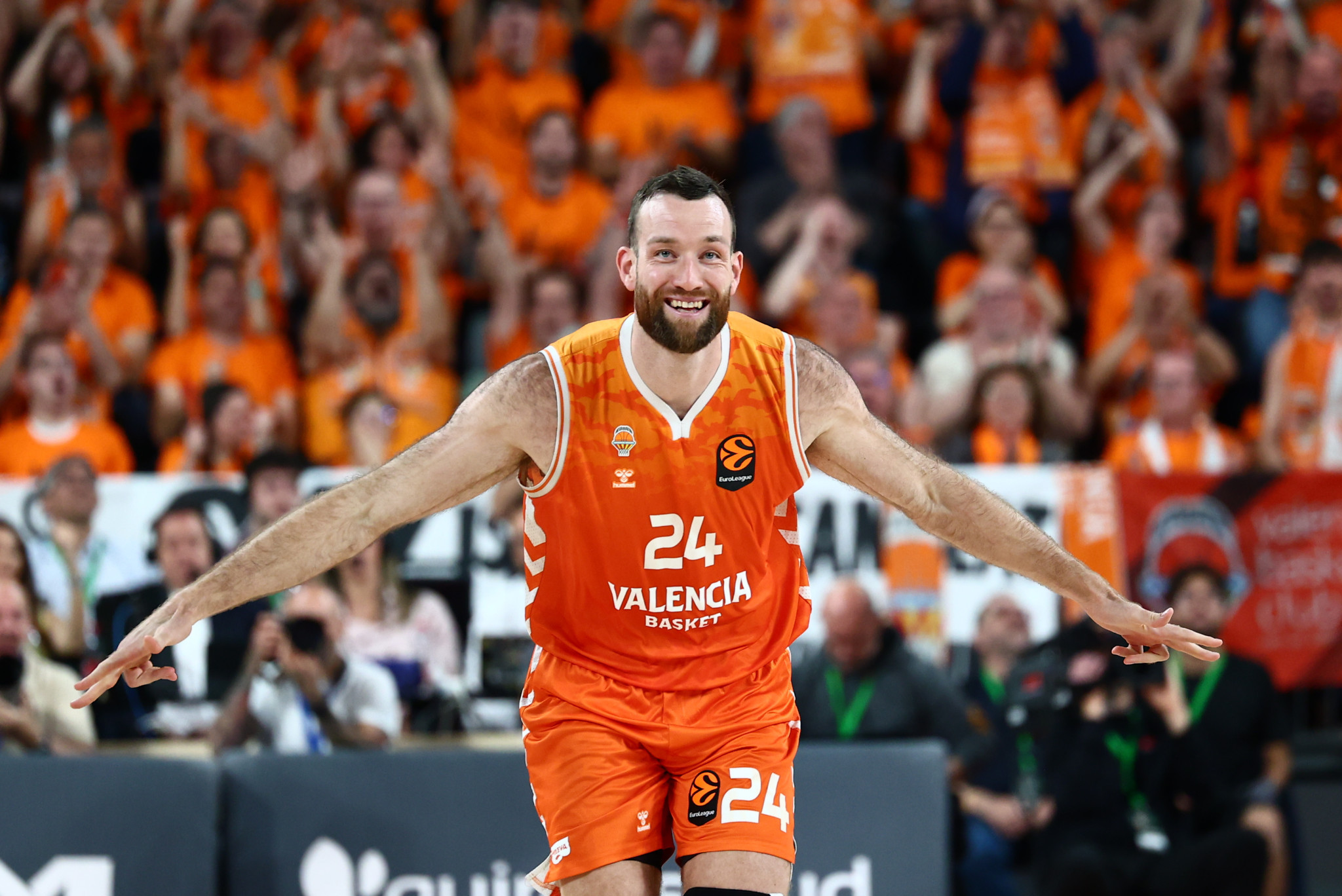 «How you doing baby»: Οι δηλώσεις του Κοστέλο στο «EuroLeague by Night» και η συνομιλία με Μπουρούση (video)