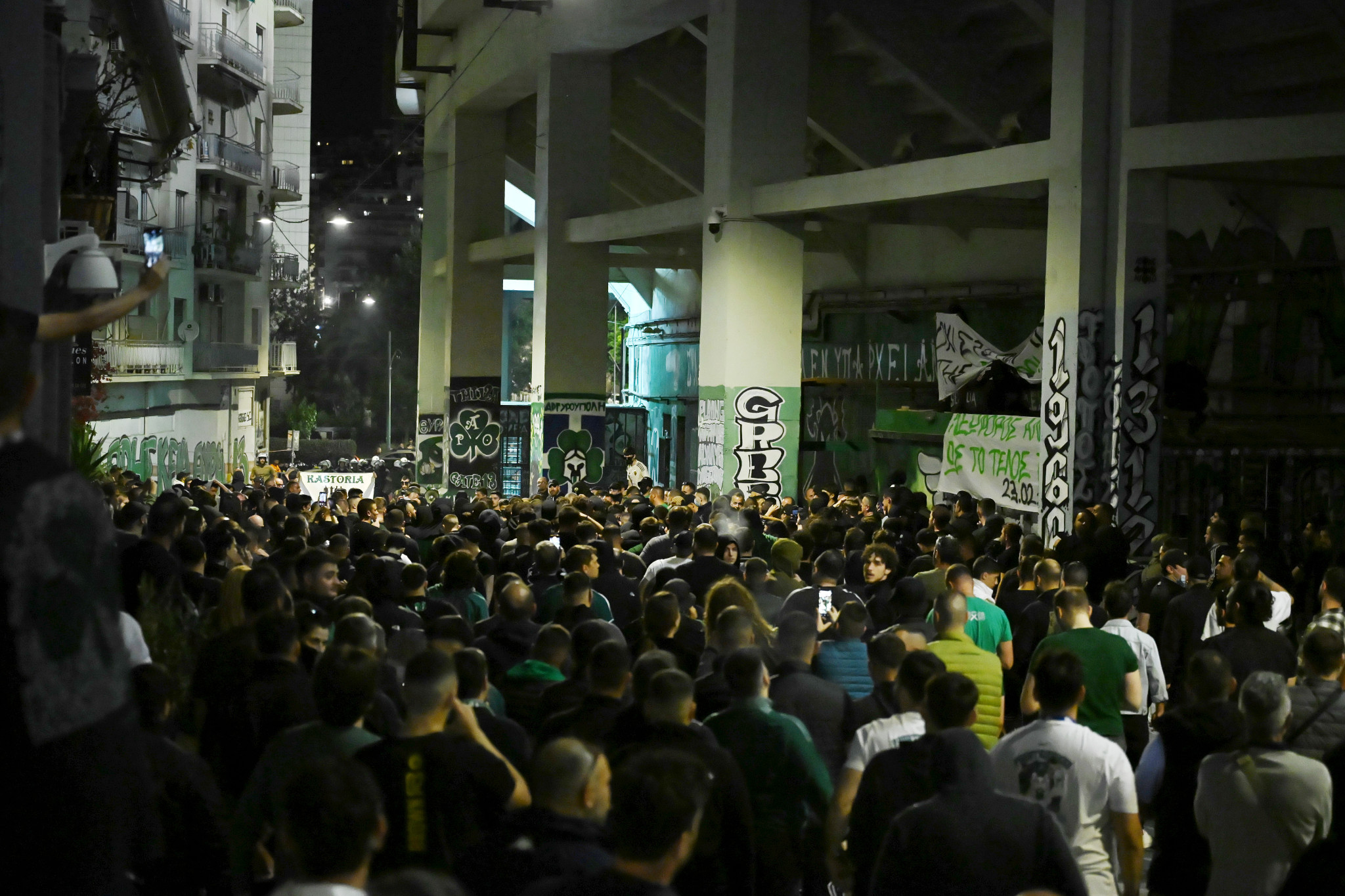 Ο συγκινητικός  «αποχαιρετισμός» της Θύρας 13 στη Λεωφόρο (video)