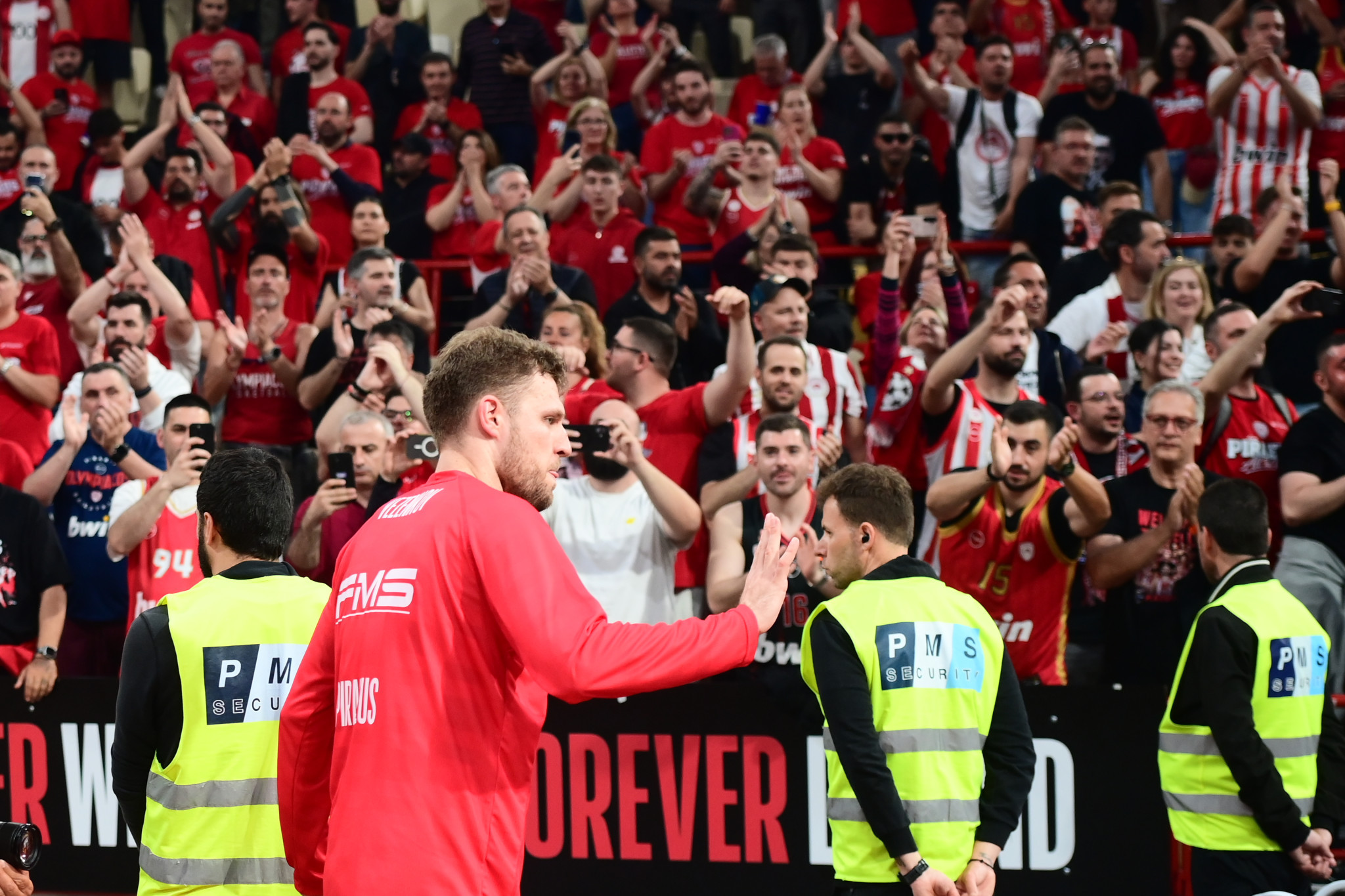 H «μάχη» για τα εισιτήρια του Final Four και ο κόσμος του Ολυμπιακού