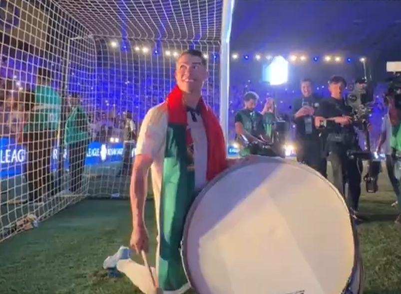 Πανευτυχής για την κούπα ο Κριστιάνο Ρονάλντο - Πήρε τύμπανο και έκανε κερκίδα με τους οπαδούς