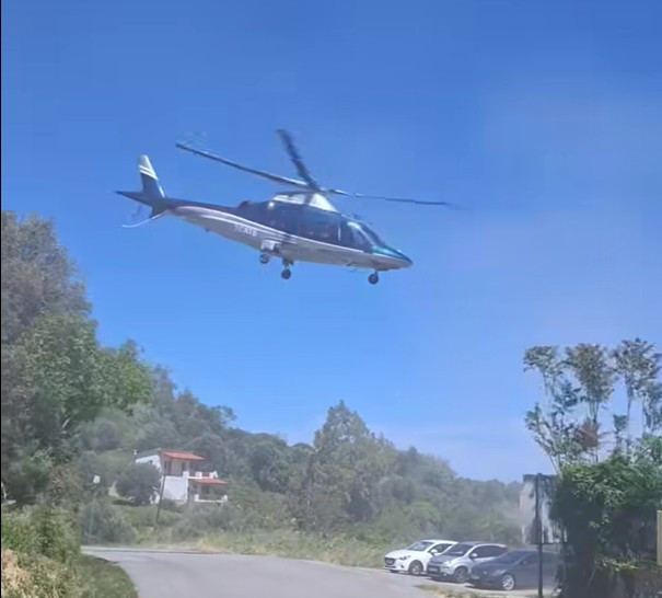 Η στιγμή που το ελικόπτερο του Ηλιόπουλου απογειώνεται από την Κύμη με προορισμό τη φιέστα της ΑΕΚ! (video)