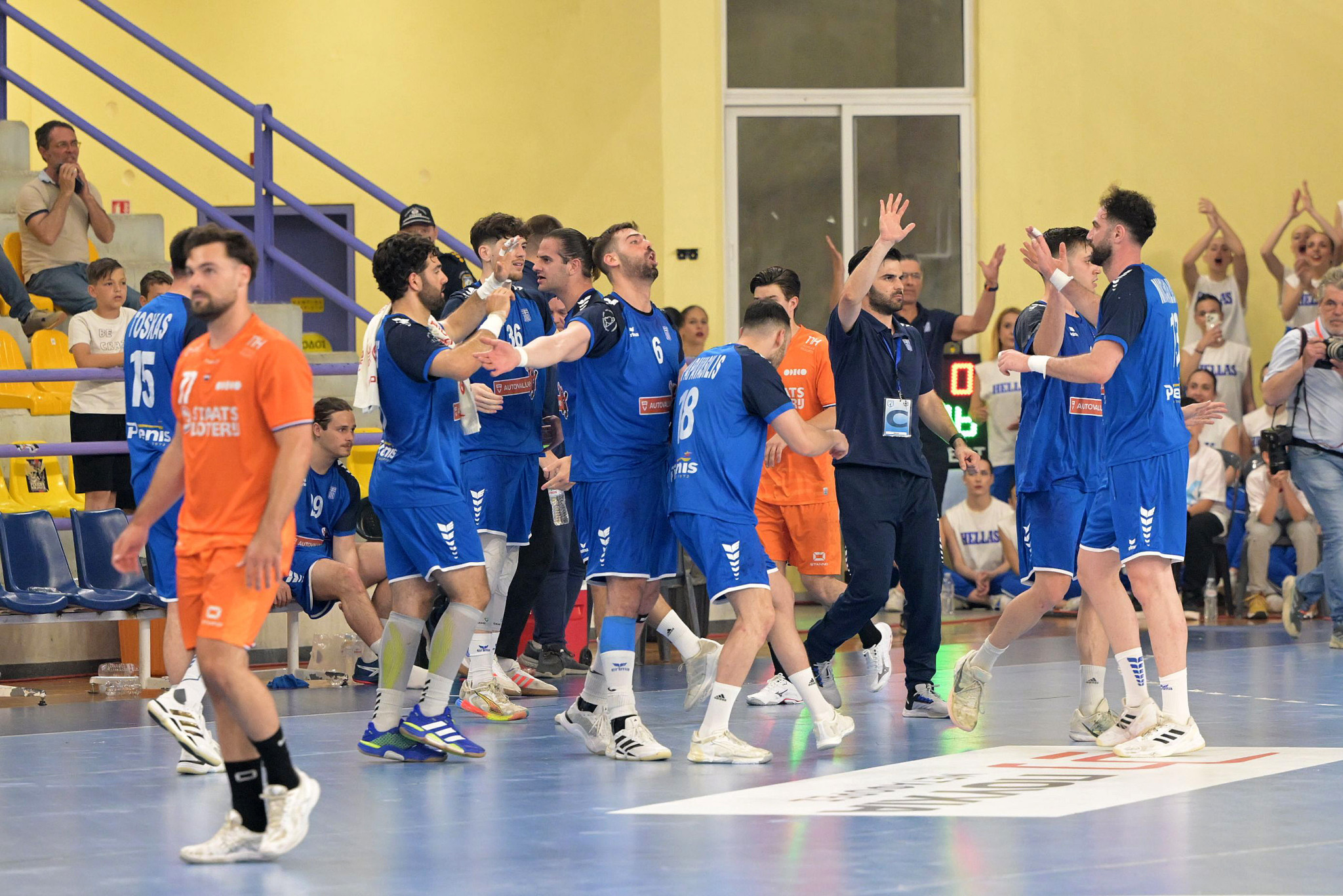Ο κόσμος αποθέωσε την Εθνική μετά τη μεγάλη νίκη κόντρα στην Ολλανδία (videos)
