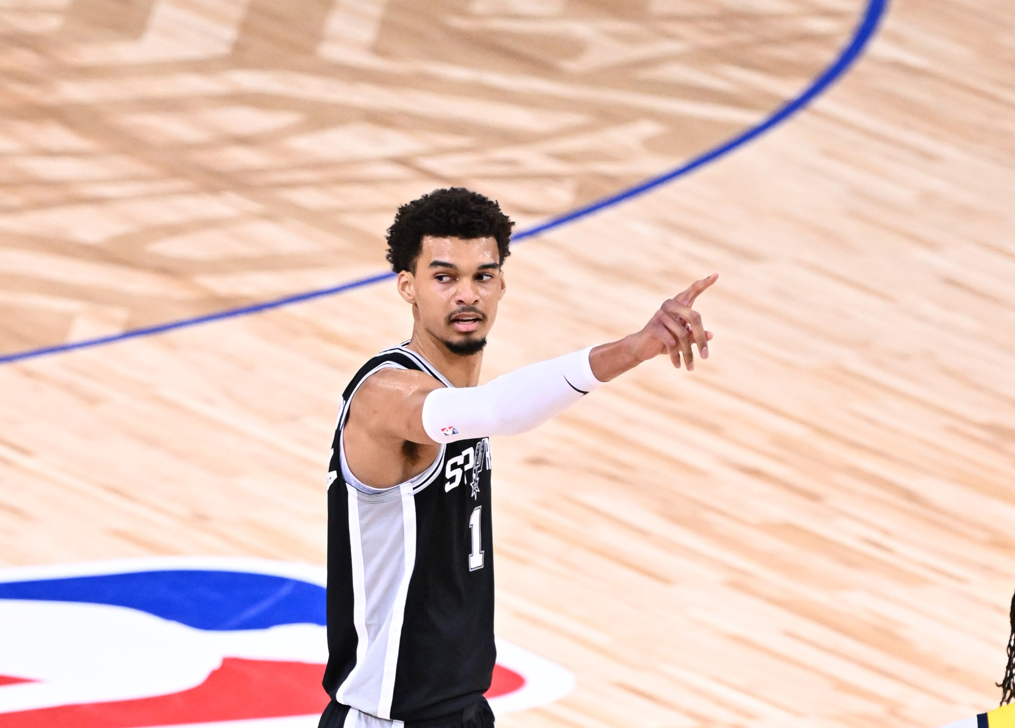 Το NBA επιστρέφει στην Ευρώπη: Σπερς και Πέλικανς θα παίξουν στο Παρίσι και στο Μάντσεστερ