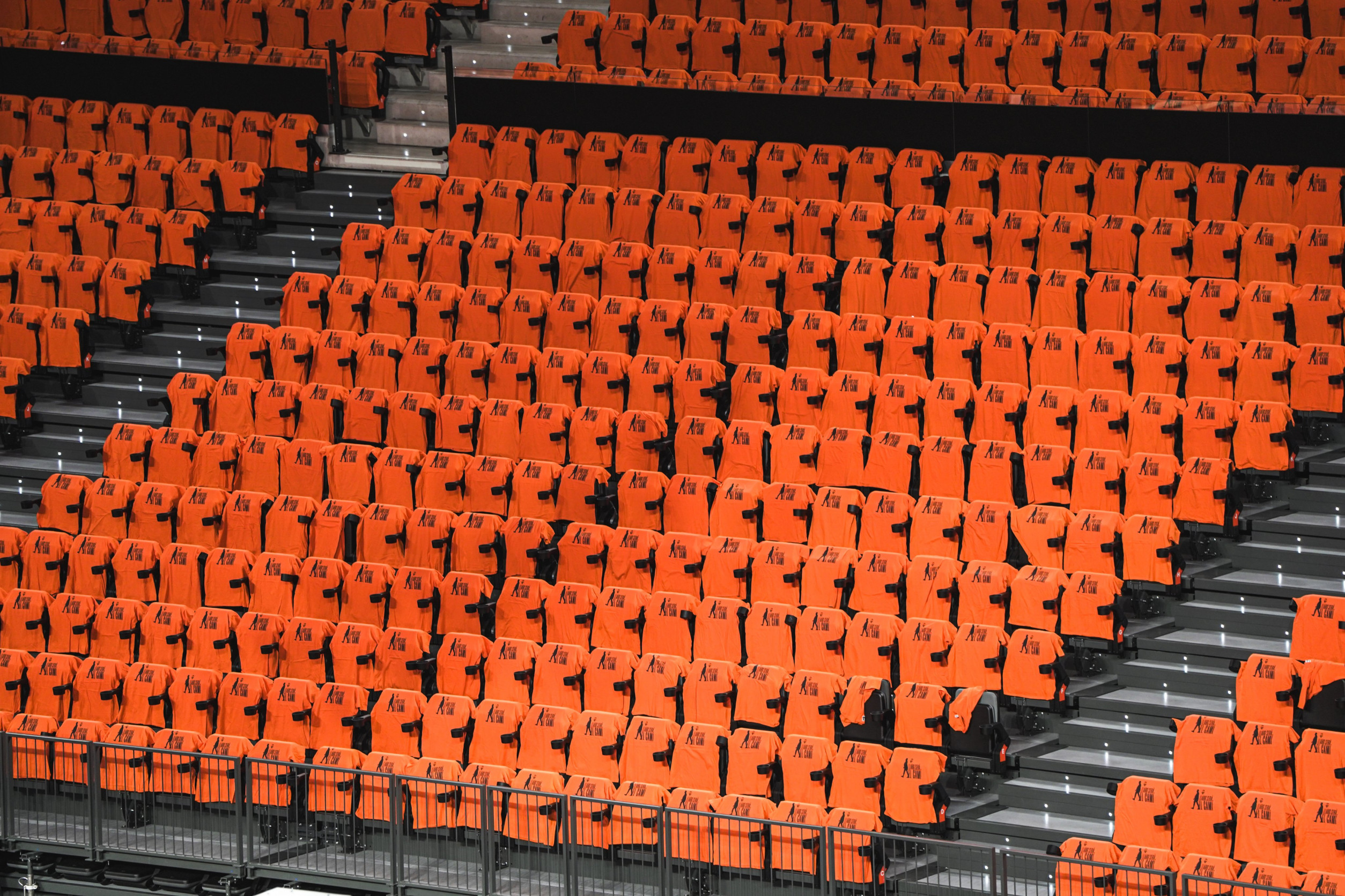 Η Βαλένθια γέμισε τη Roig Arena με πορτοκαλί μπλουζάκια