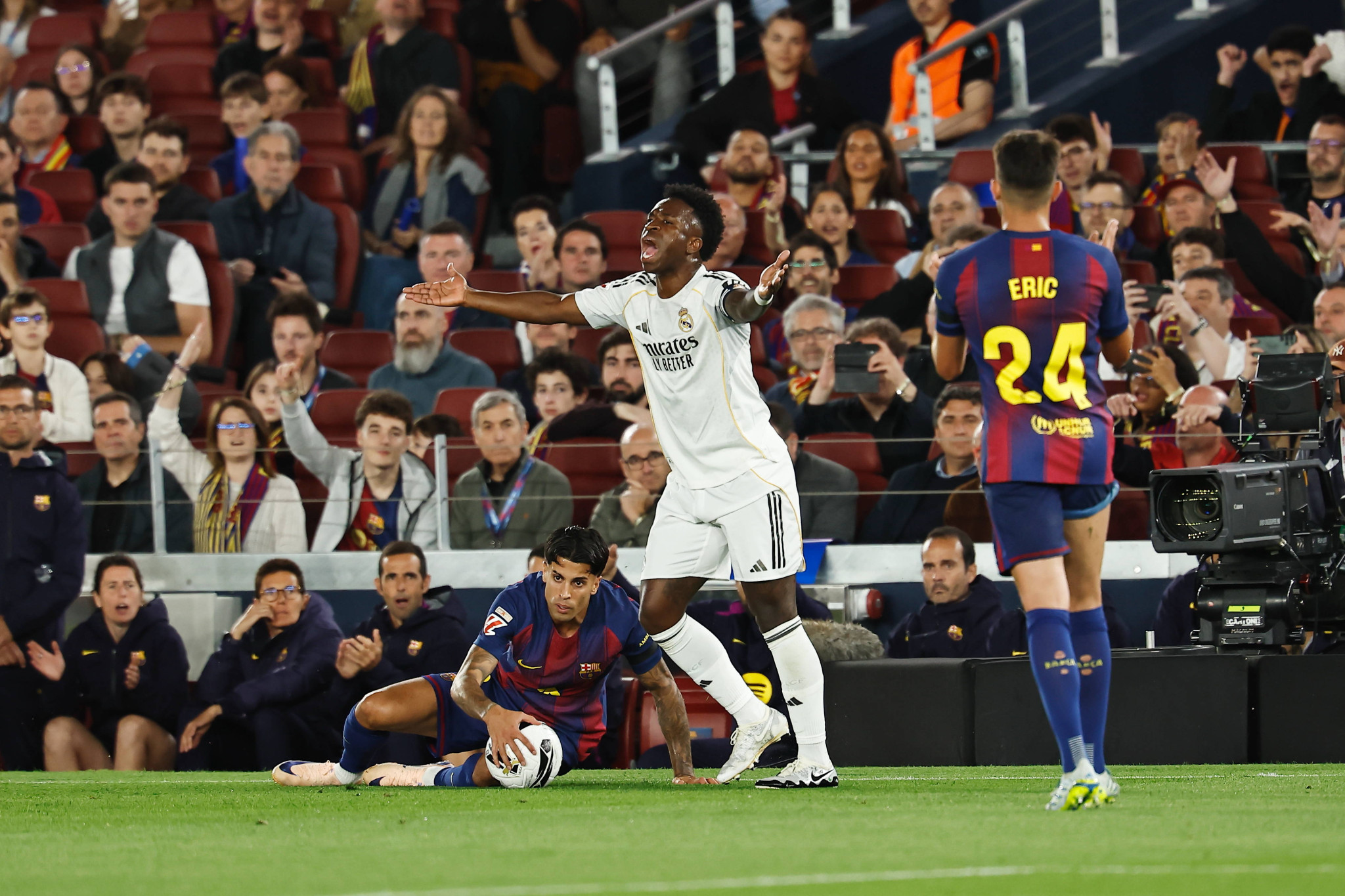 Ξέσπασε το κανάλι της Ρεάλ μετά το Clasico: «Τσίρκο η La Liga, όλα εναντίον μας»