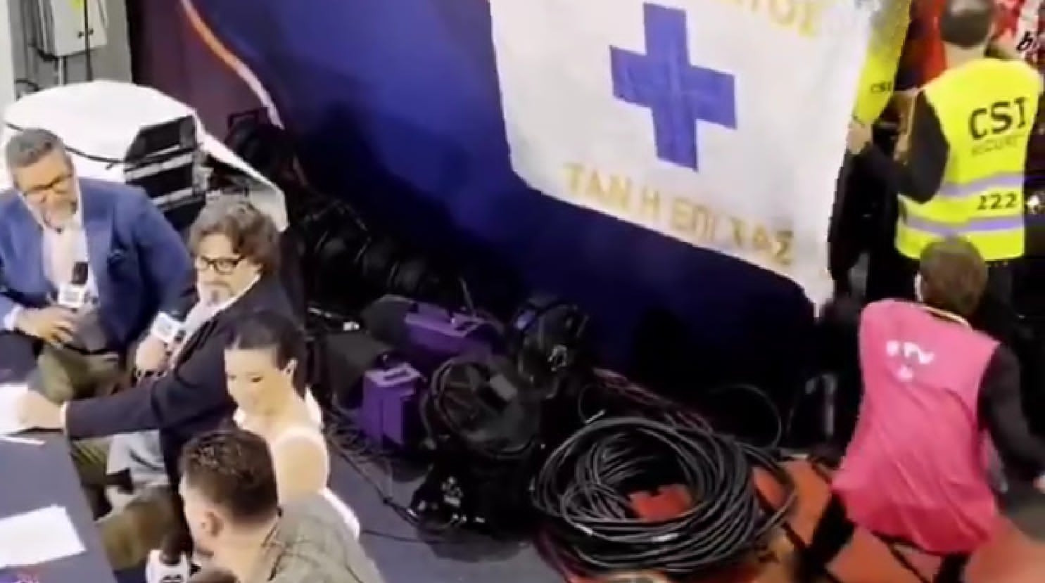 O λόγος που η EuroLeague «βούτηξε» τη σημαία των οπαδών του Ολυμπιακού στον ημιτελικό με τη Βαλένθια (video)
