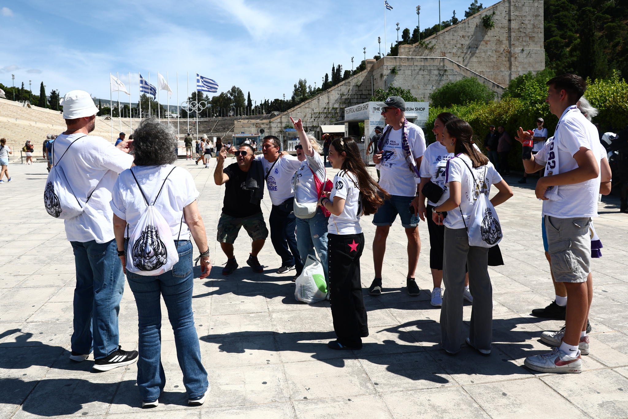 Στο Καλλιμάρμαρο οι οπαδοί της Ρεάλ Μαδρίτης, ετοιμάζονται για τον τελικό της Euroleague (photos)