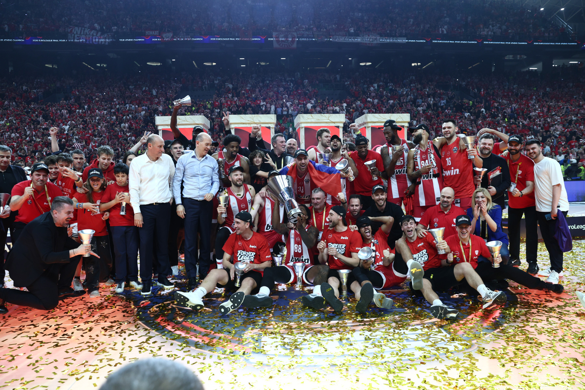 Στο «πέταλο» της Θύρας 7 το τρόπαιο της Euroleague