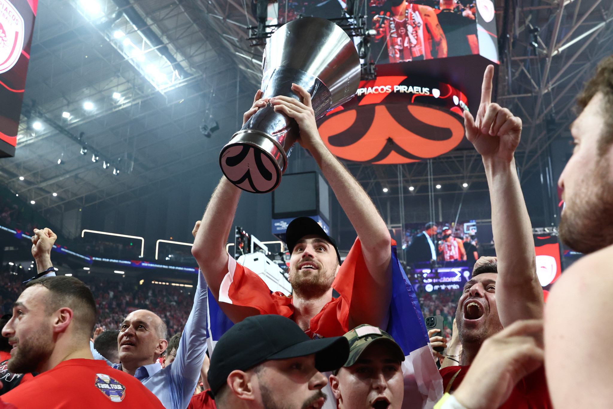 Μιλουτίνοφ: «Για αυτό επέστρεψα στον Ολυμπιακό - Ένα στέμμα για τον Πειραιά μου»