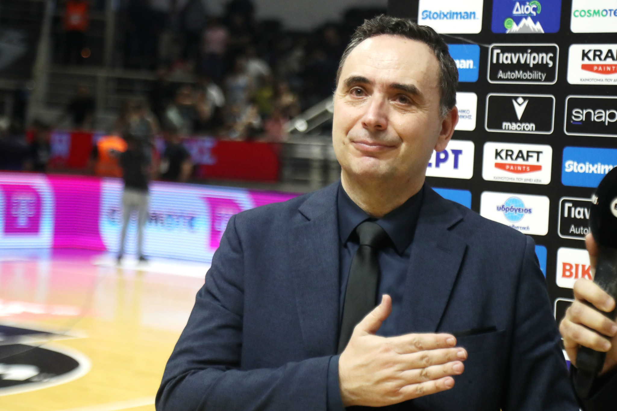 Συγκλονιστικός Μπούτσκος: Υποκλίθηκε στον κόσμο του ΠΑΟΚ μετά το τελευταίο του παιχνίδι (video)