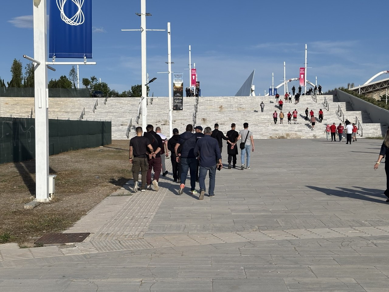 Τρεις προσαγωγές στον περιβάλλοντα χώρο του ΟΑΚΑ πριν τον τελικό της EuroLeague (video)