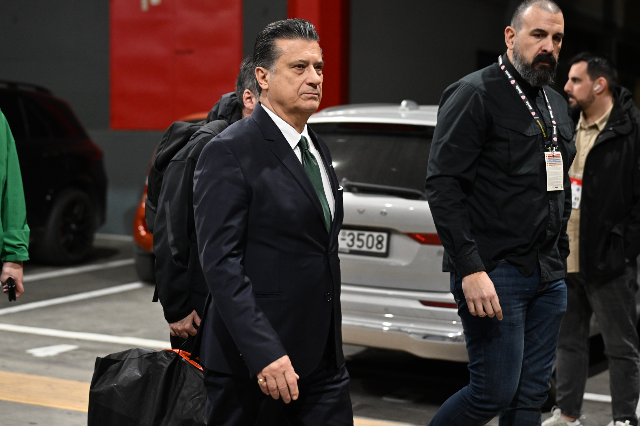 Παρθενόπουλος: «Στάθηκα στην ουρά ως όφειλα, γιατί να μην συμβαίνει το ίδιο και για τους υπόλοιπους φιλάθλους;»