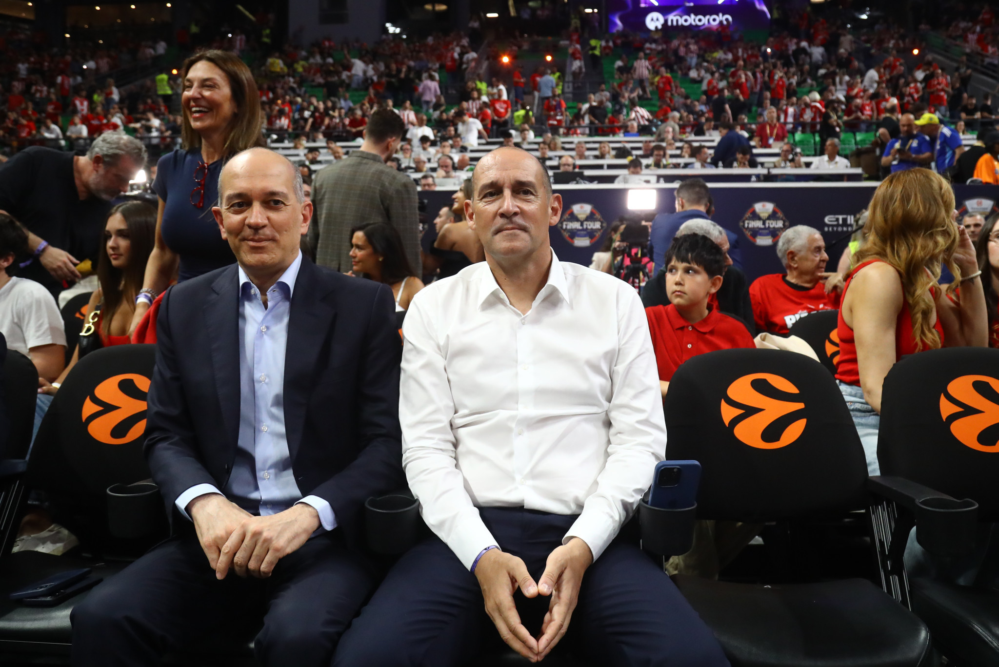 Οι αδερφοί Αγγελόπουλοι στο ΟΑΚΑ για τον ημιτελικό του Ολυμπιακού με τη Φενέρμπαχτσε (video)