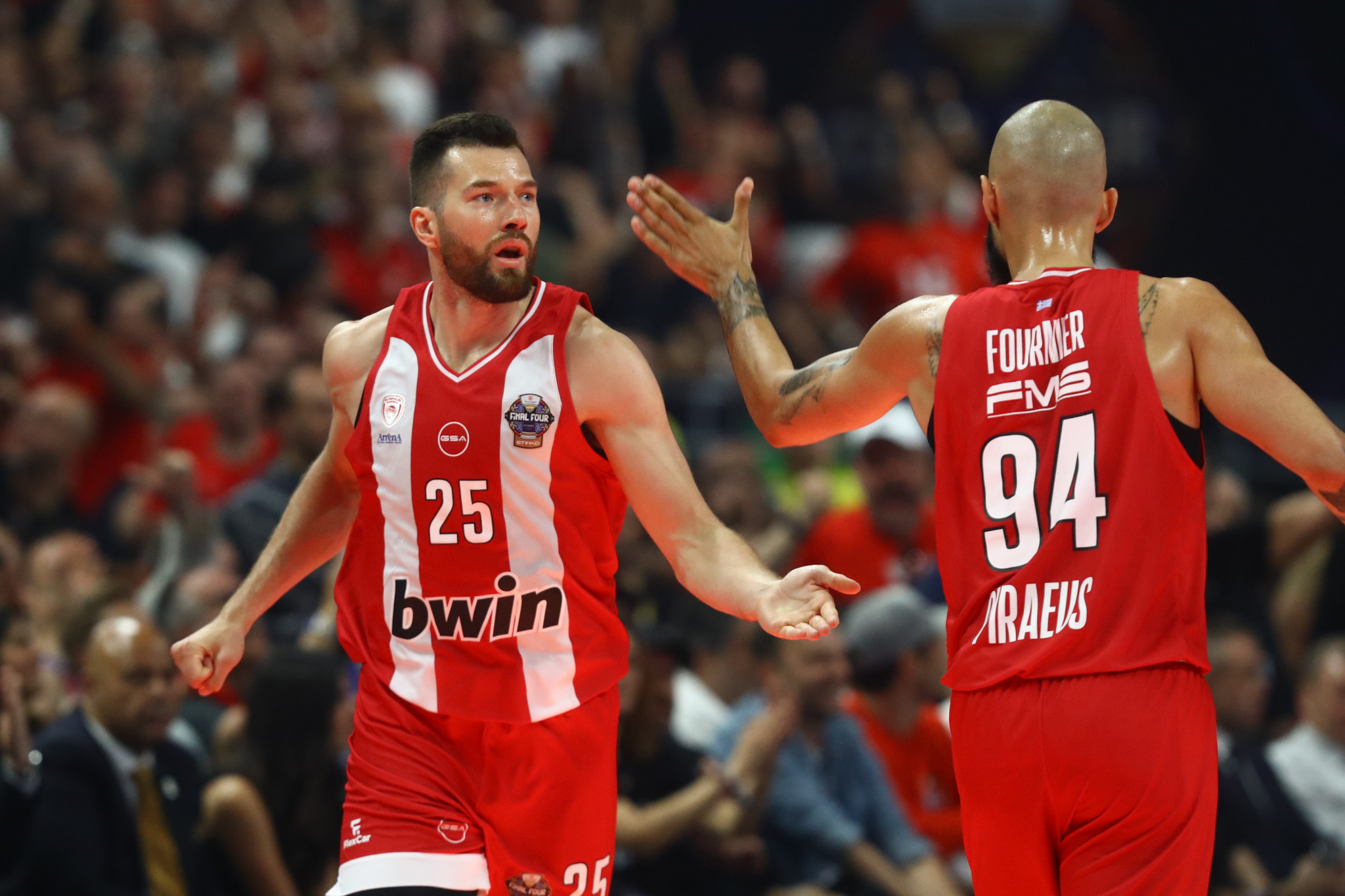 «EuroLeague by Night»: Όλο το ρεπορτάζ του Ολυμπιακού πριν από τον τελικό με τη Ρεάλ