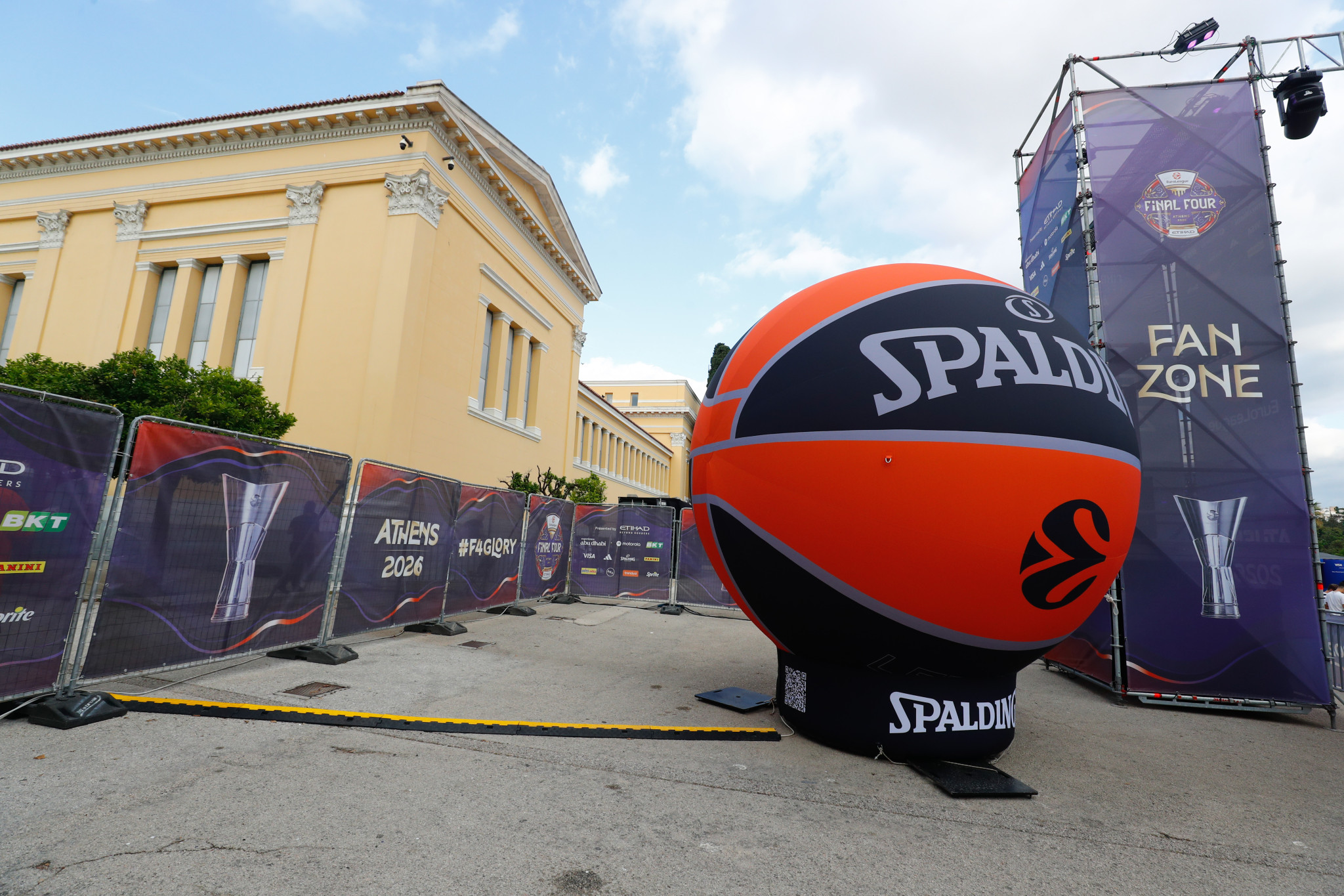 Απάτες με αγοραπωλησίες εισιτηρίων για το Final Four στην Αθήνα - «Τους δώσαμε 6.000 ευρώ και εξαφανίστηκαν»