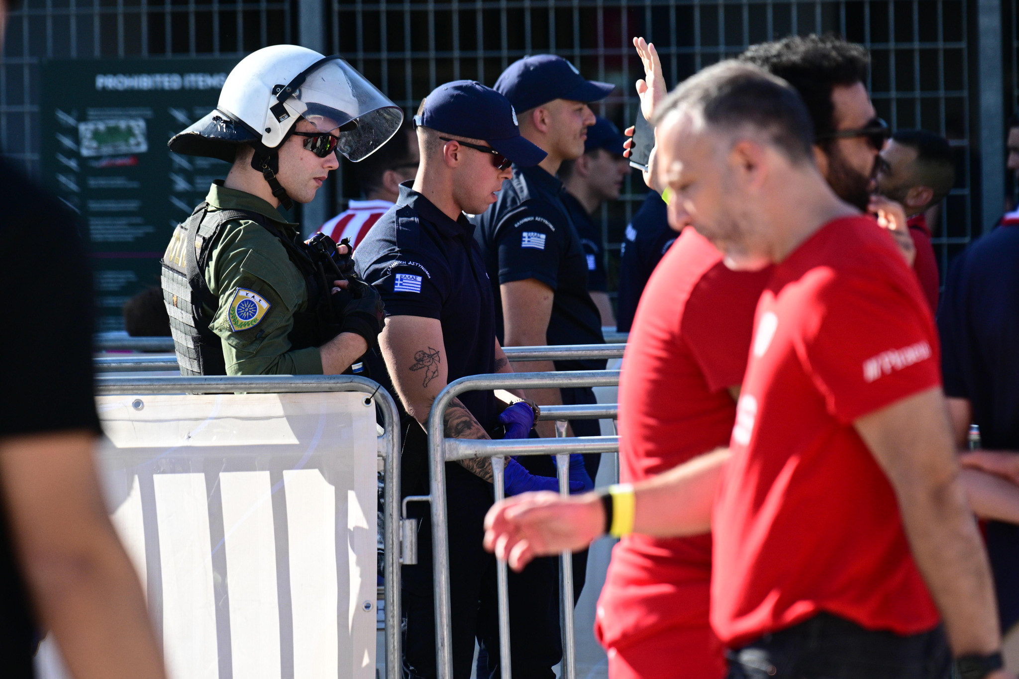 Παρεξήγηση με αστυνομικό και Παναγιώτη Αγγελόπουλο: «Και τι έγινε που είναι ο πρόεδρος» (vid)