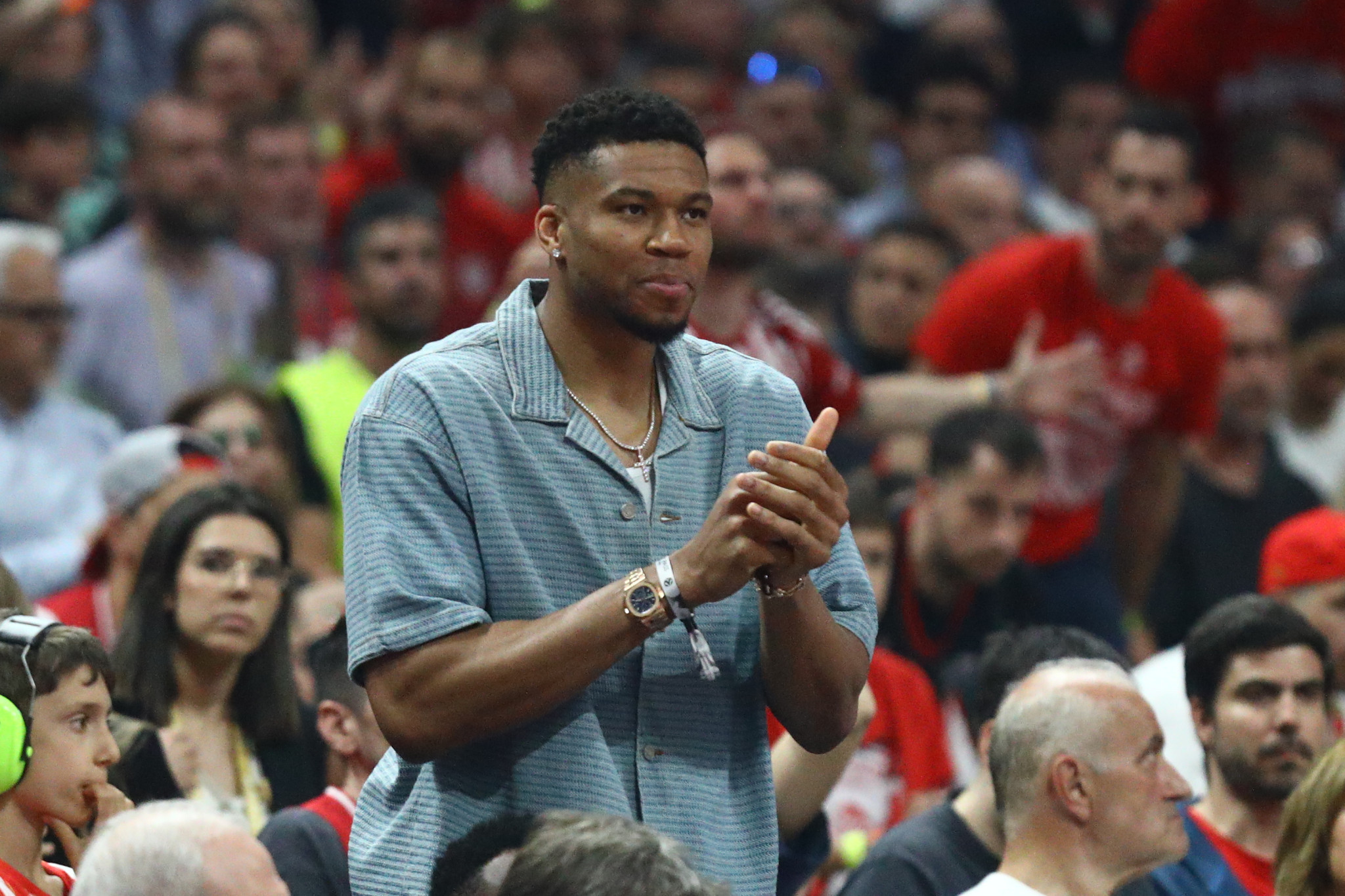 Λάμψη NBA στον τελικό της EuroLeague: Ο Γιάννης Αντετοκούνμπο στο T-Center (video)