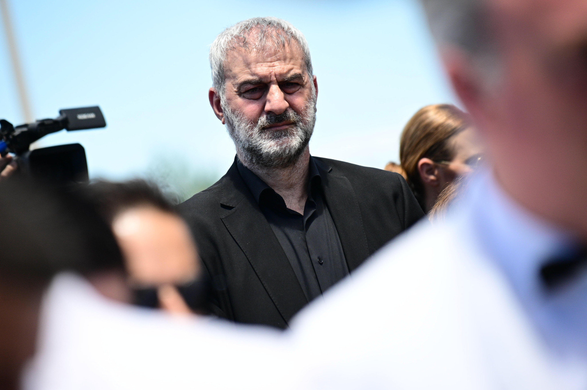 Με λυγμούς ο επικήδειος του Δέλλα στην κηδεία της Μαστροκώστα: «Eίμαι μικρός μπροστά σου, να είσαι σίγουρη ότι πάλι εσένα θα ερωτευόμουν»