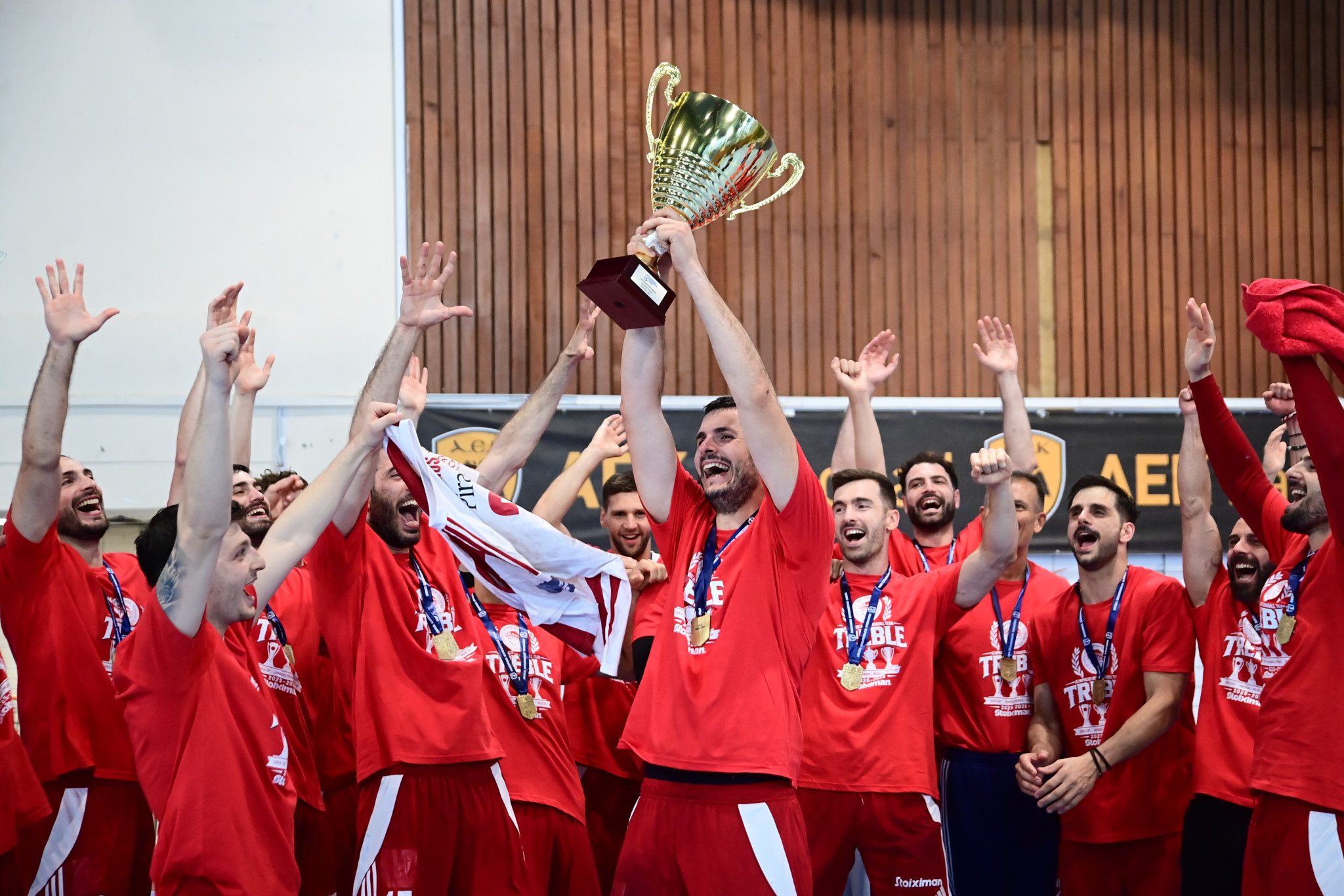 Η απονομή του πρωταθλήματος της Handball Premier στον Ολυμπιακό